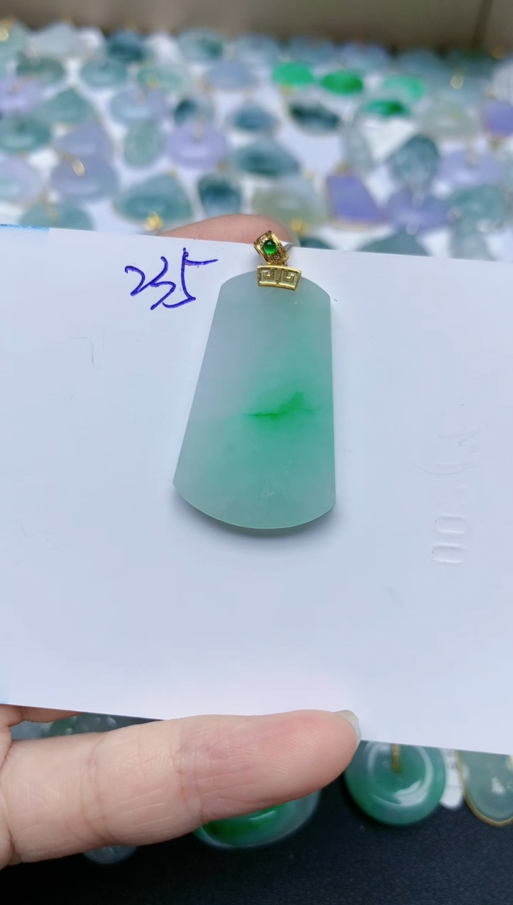 【闪购商品】翡翠颈饰18K金镶嵌天然翡翠A货    