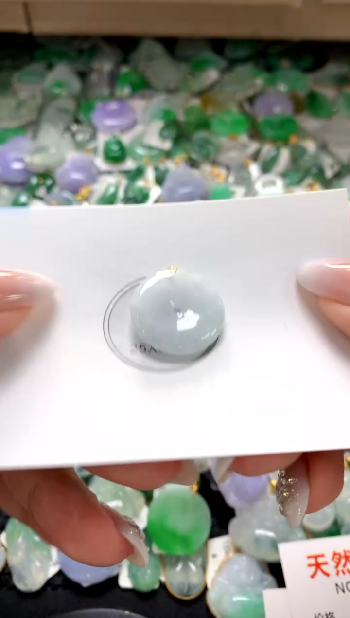 颈饰18K金镶嵌翡翠1111111111111111