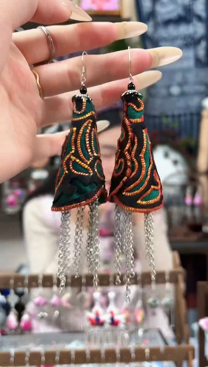 织绣民族风非遗老绣苗银饰品150