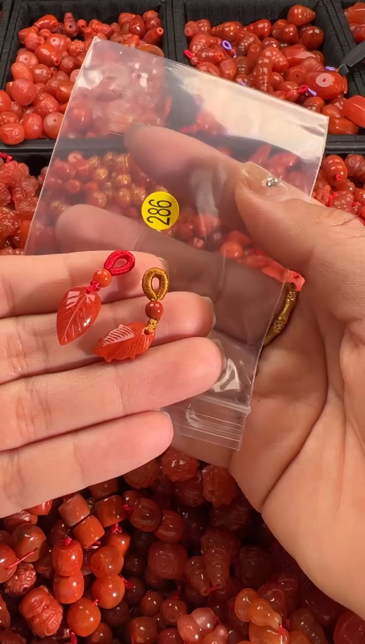 【闪购商品】南红玛瑙颈饰未镶嵌1