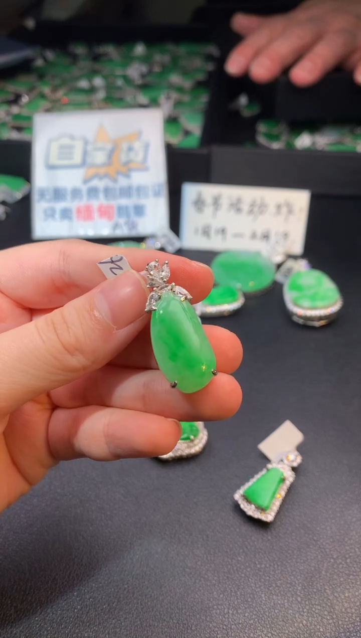 【闪购商品】翡翠颈饰银S925镶嵌翡翠