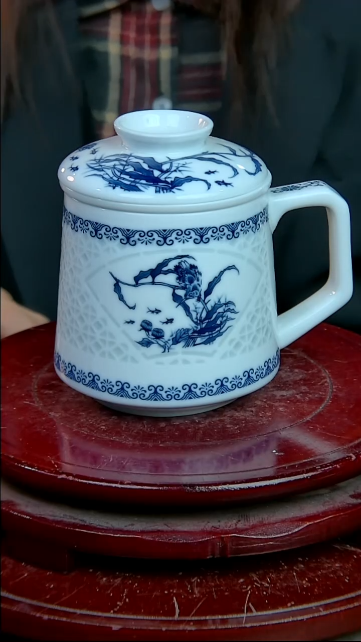摆件景德镇陶瓷摆件玲珑花草办公杯