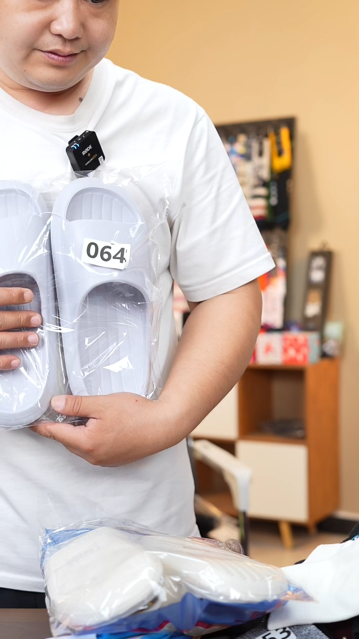 太空棉064灰色拖鞋42、43