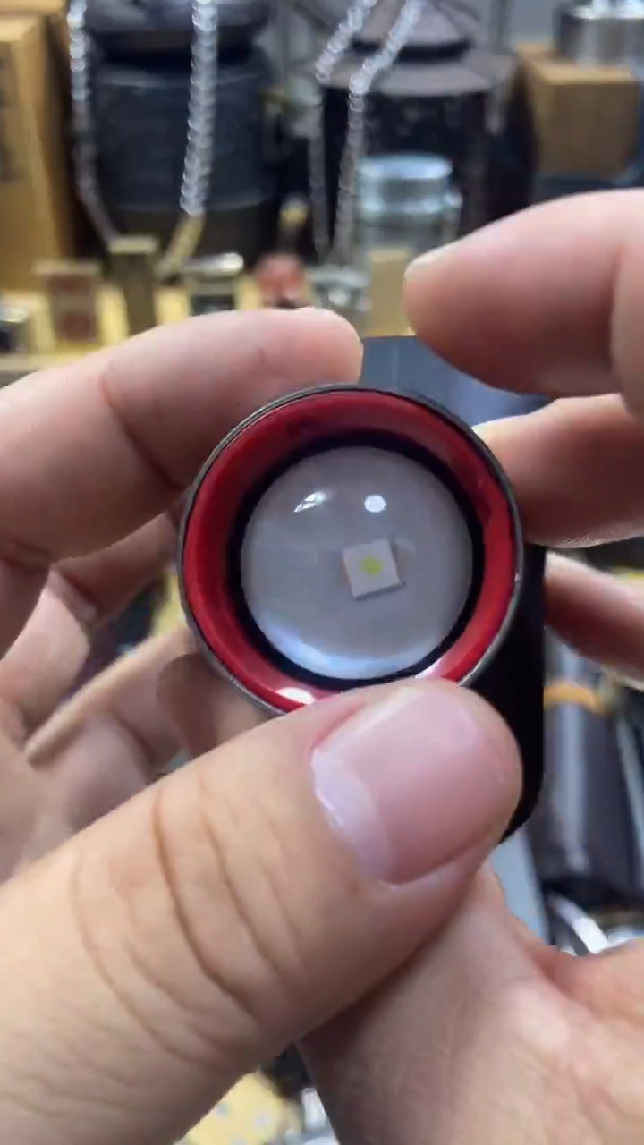 瓷片闪购商品  如图所示