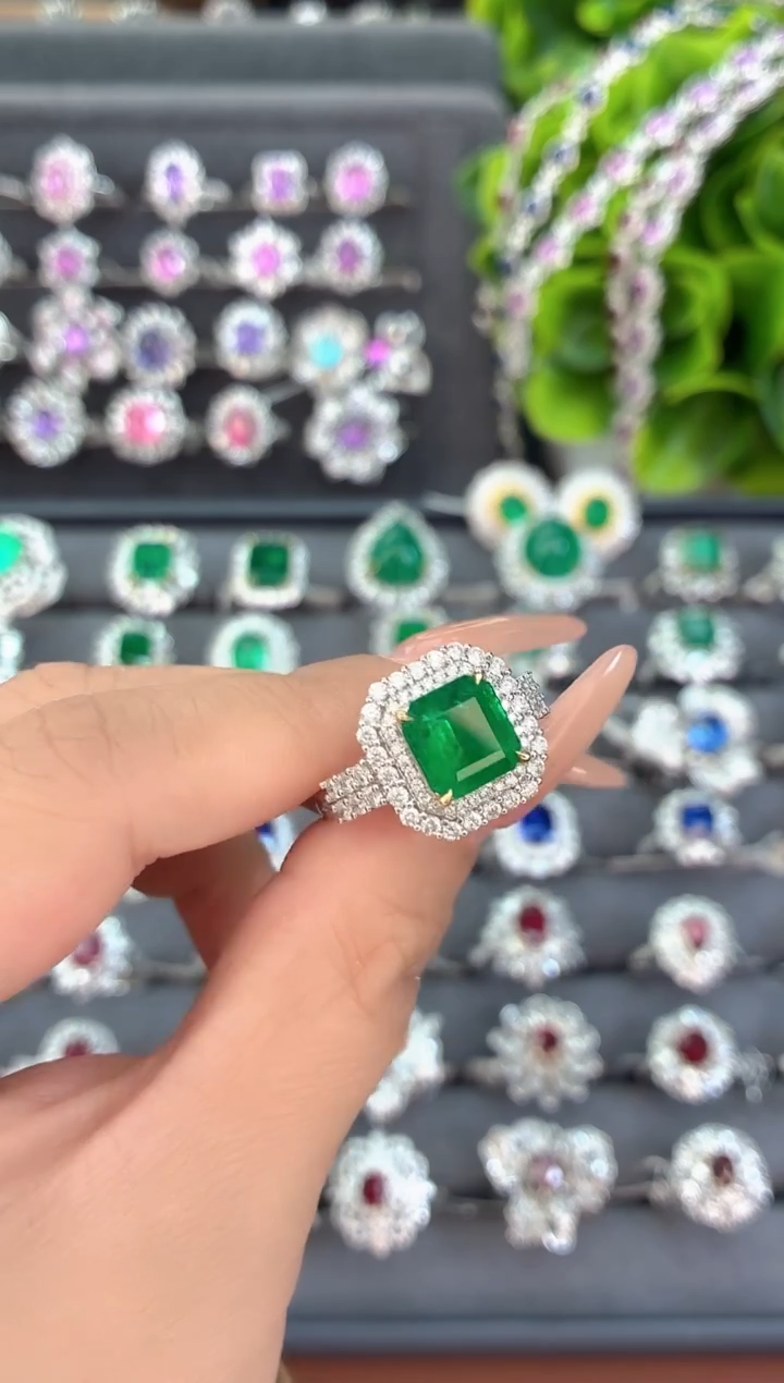 18K金镶嵌戒指祖母绿-2.58克拉