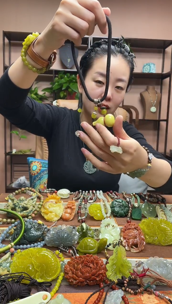 未镶嵌岫玉吊坠·