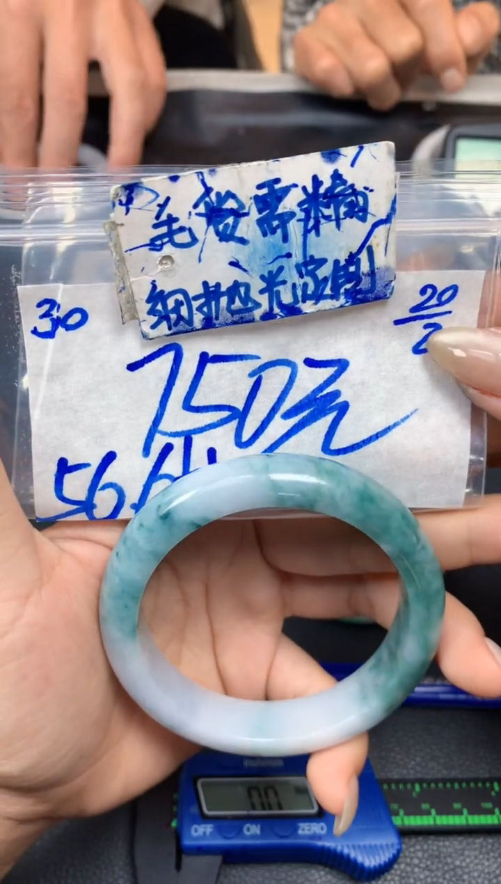 【闪购商品】定制翡翠未镶嵌30毛货需精细抛光手镯多样性拍一发一