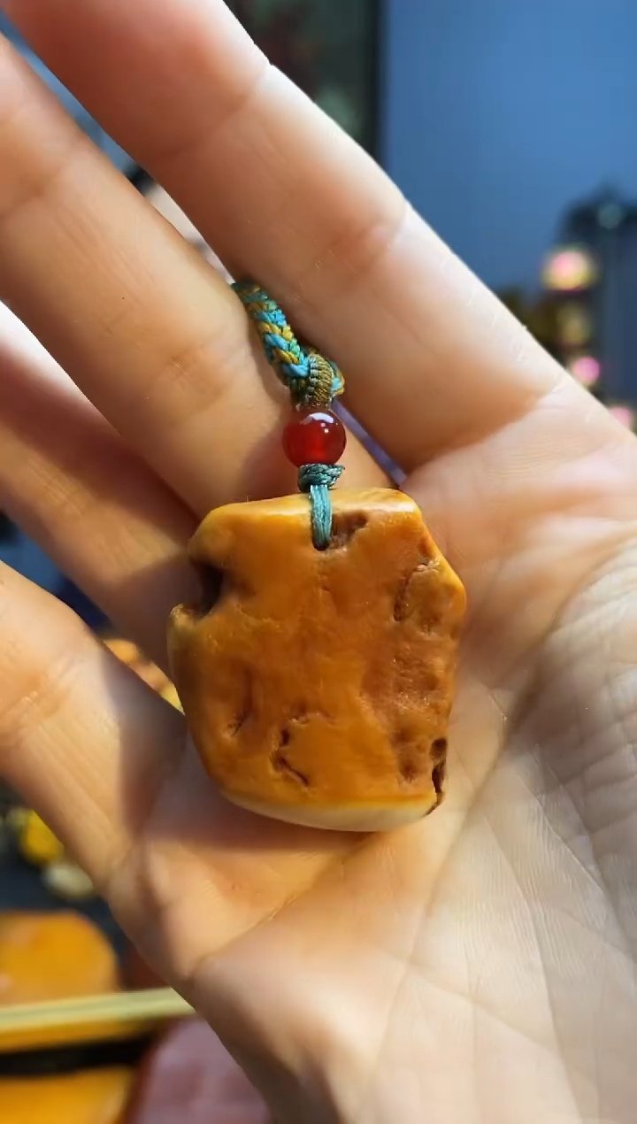 琥珀颈饰未镶嵌挂件