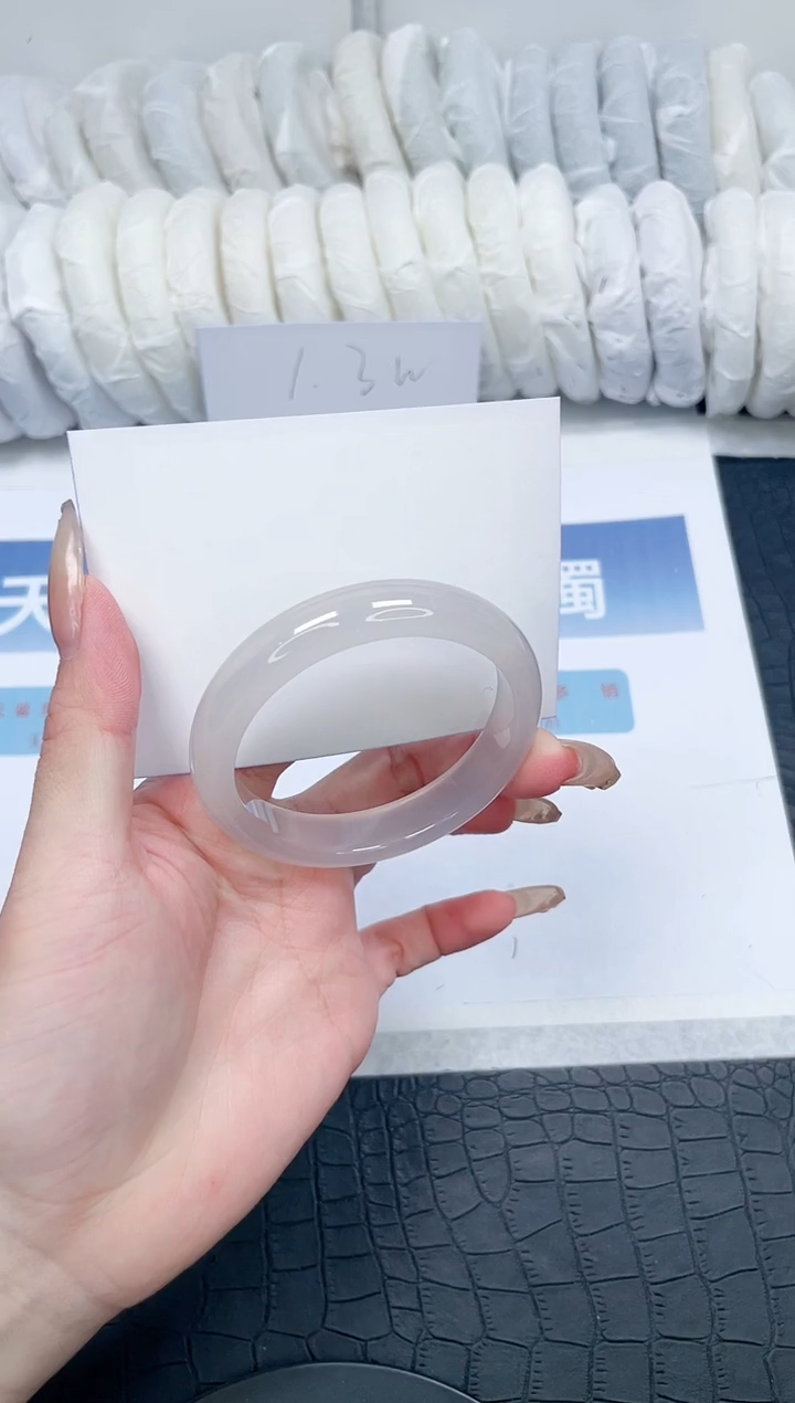 【闪购商品】石英质玉手镯未镶嵌V88-52