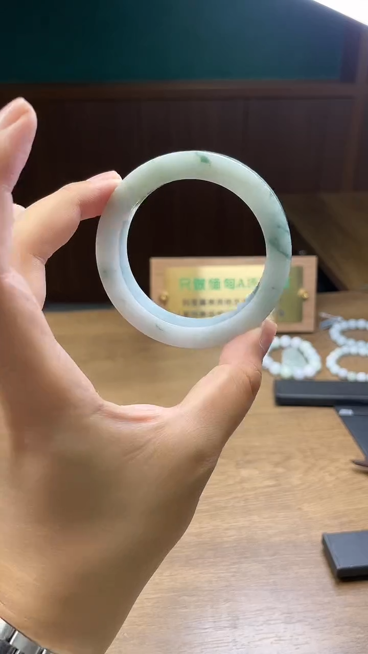 未镶嵌手镯定制翡翠暖*?定制