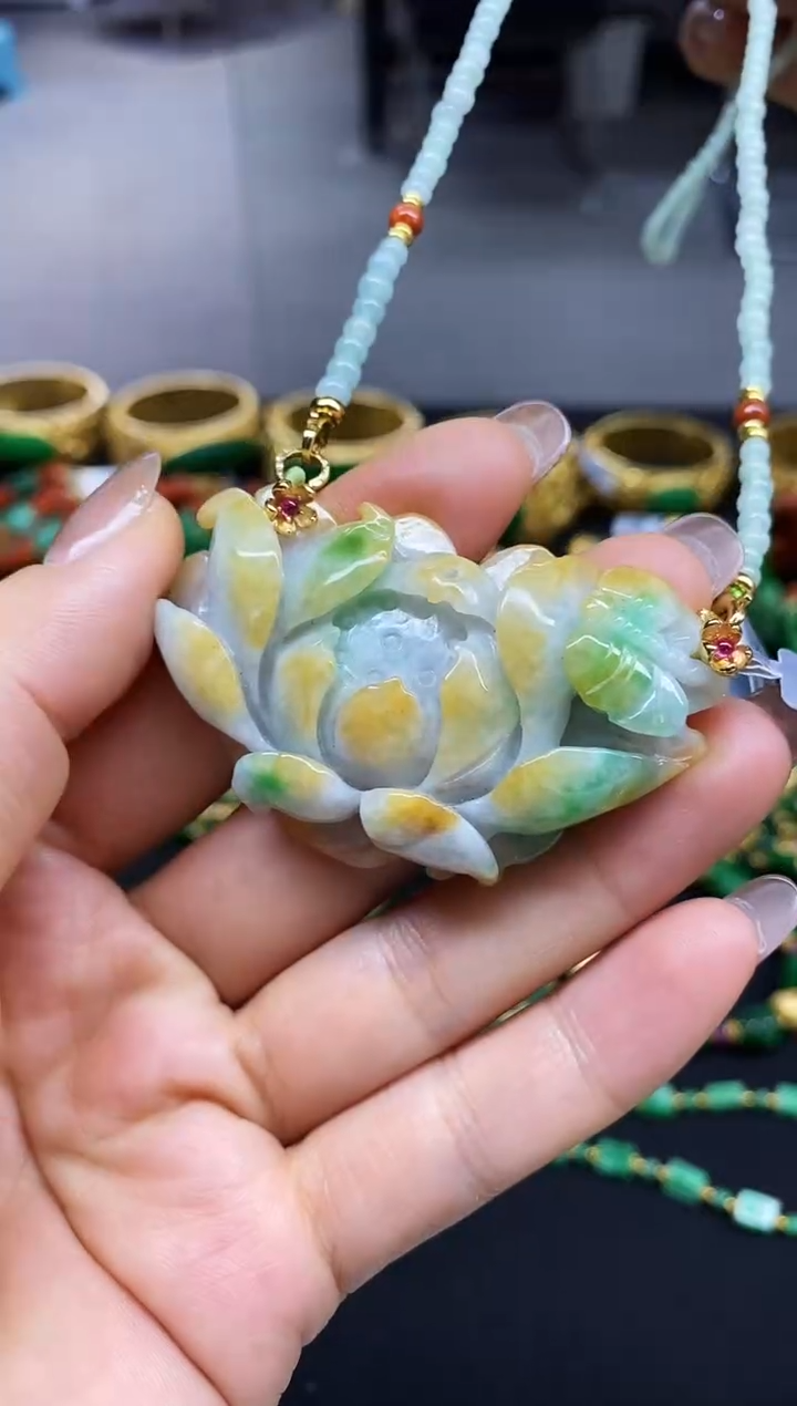 颈饰未镶嵌翡翠吊坠