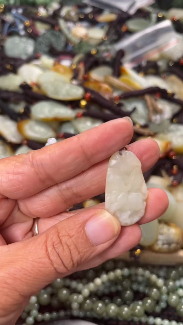 【闪购商品】和田玉颈饰未镶嵌多样性发货没有证书拍一发一有瑕