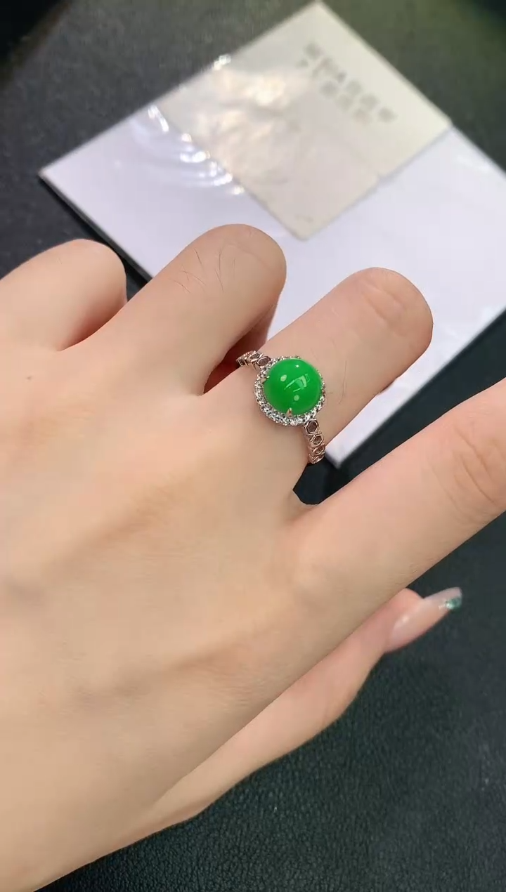 18K金镶嵌戒指翡翠赠礼盒证书 麦麦