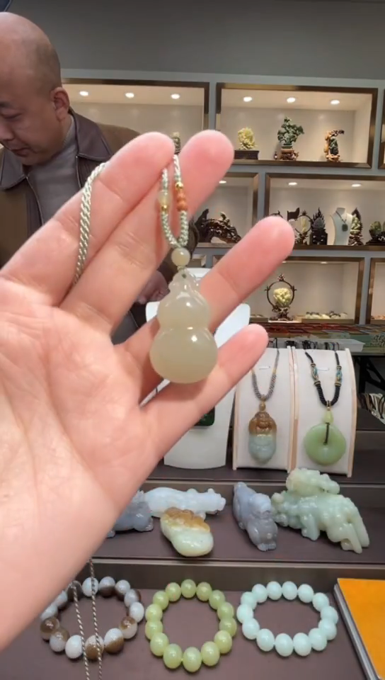 颈饰未镶嵌和田玉苏