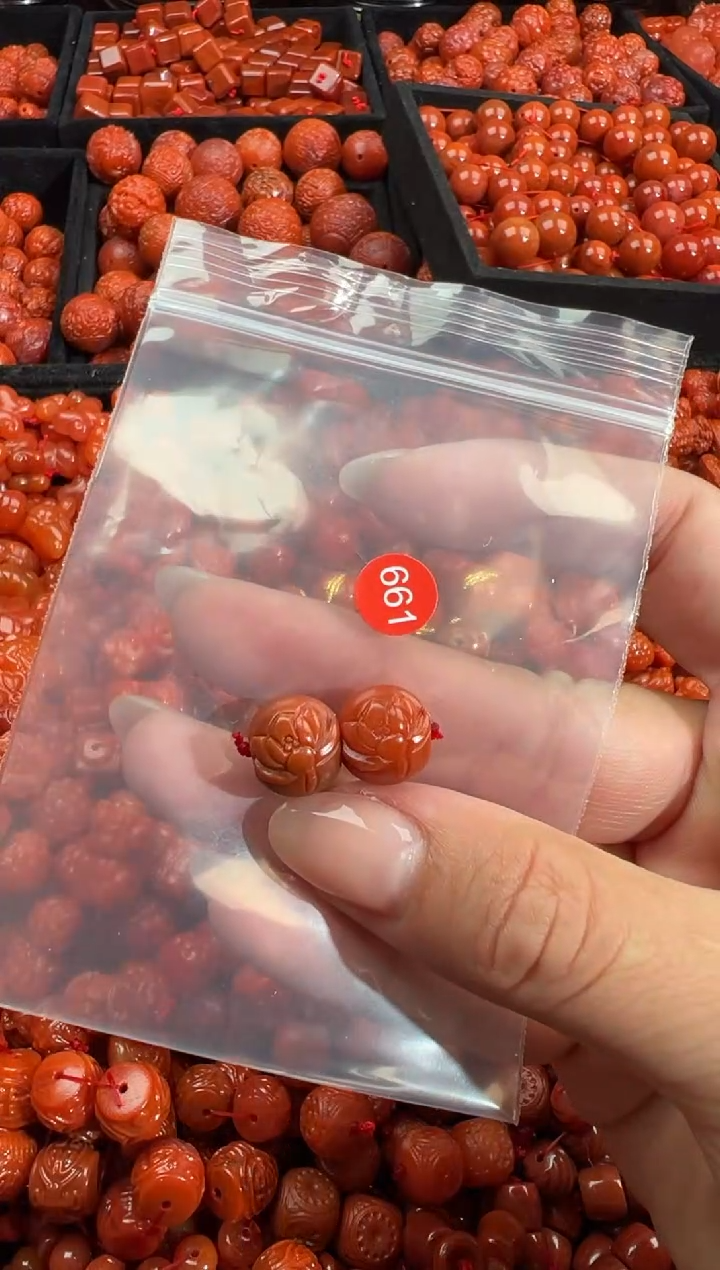 南红玛瑙未镶嵌颈饰1