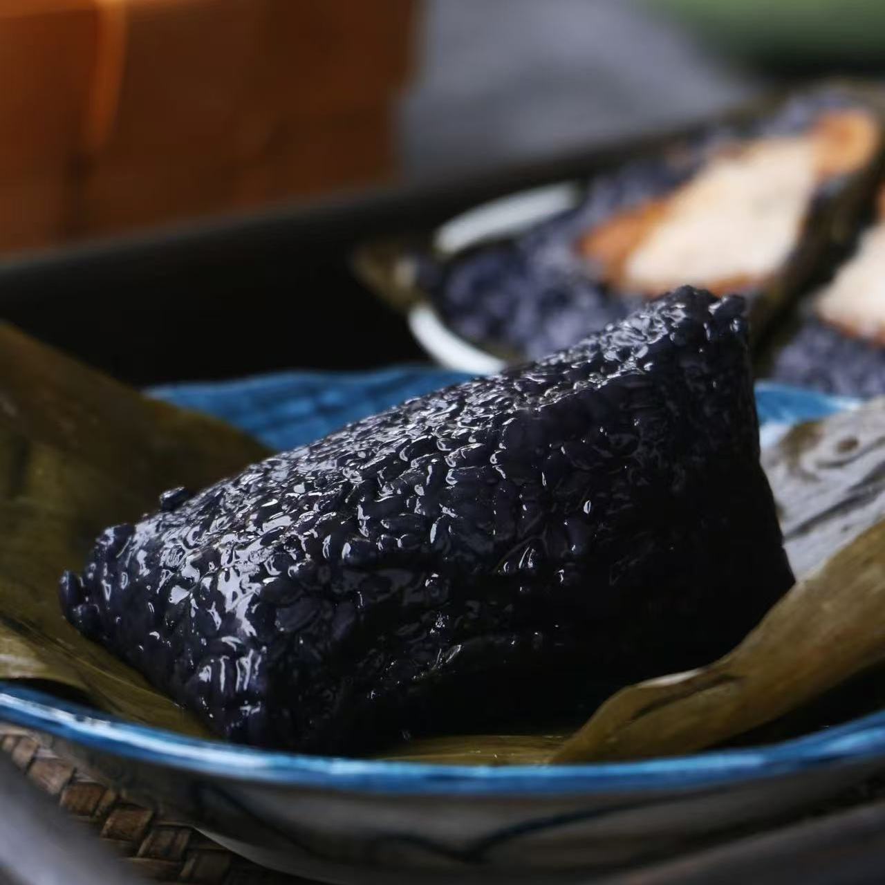 燕燕家江苏溧阳特产手工现包乌米粽子咸蛋黄肉粽红豆沙甜粽