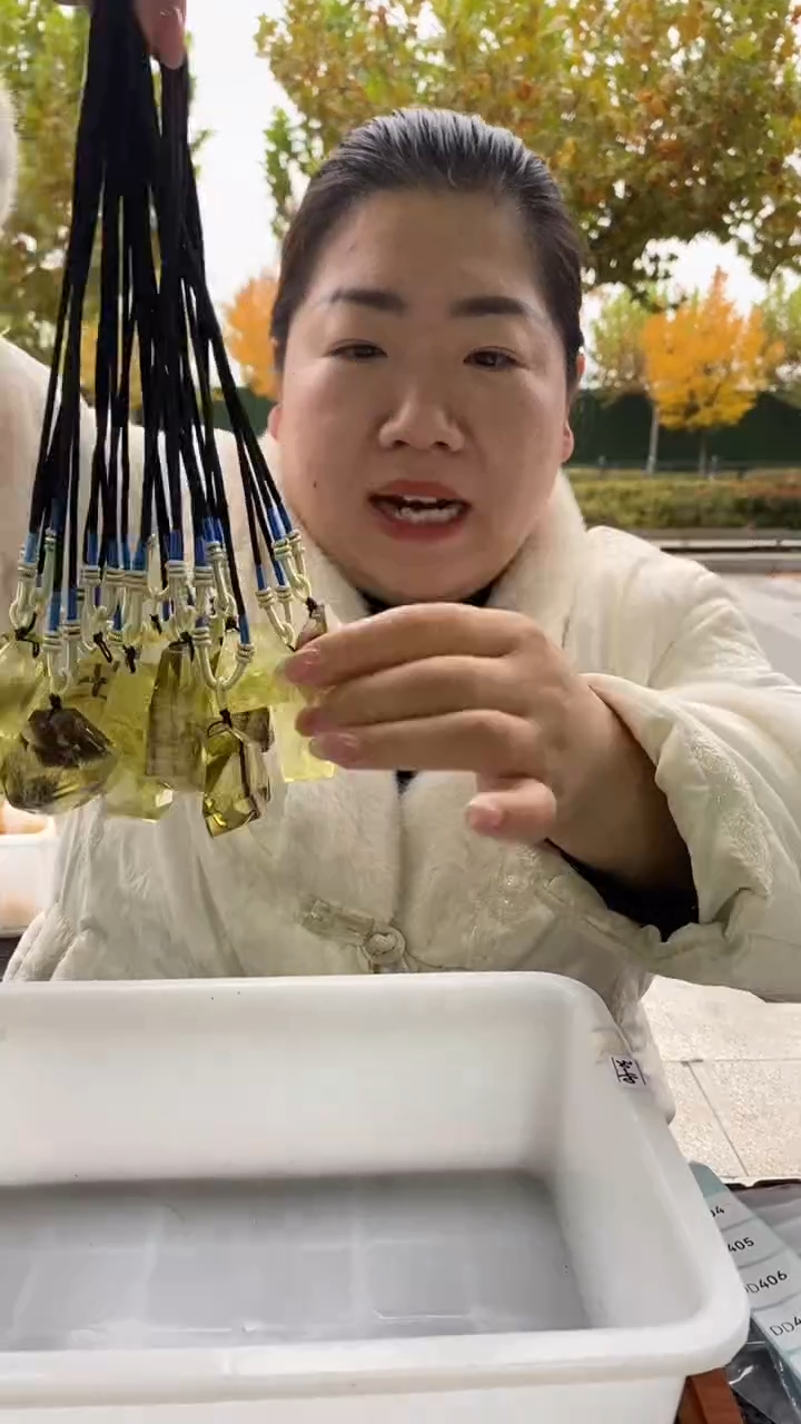 未镶嵌珠宝半成品水晶黄水晶随形吊坠D404多样性发起一