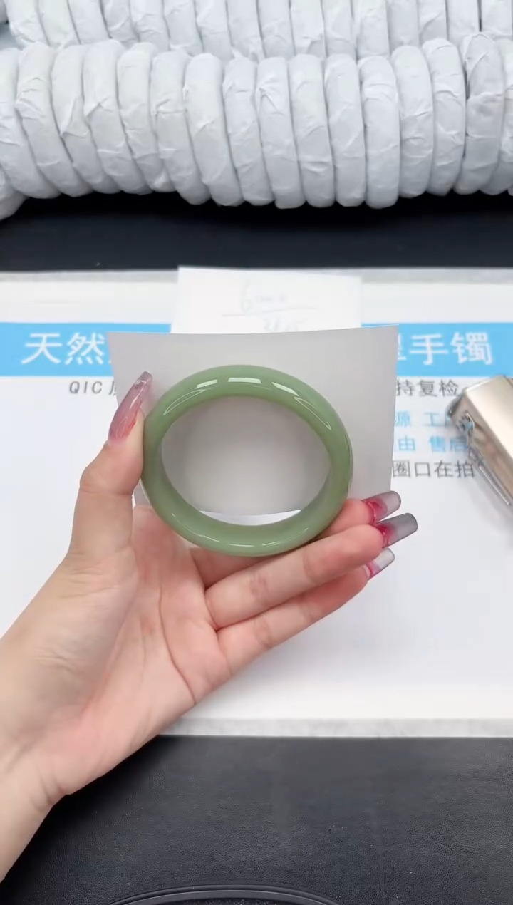 【闪购商品】石英质玉手镯未镶嵌110-60.2