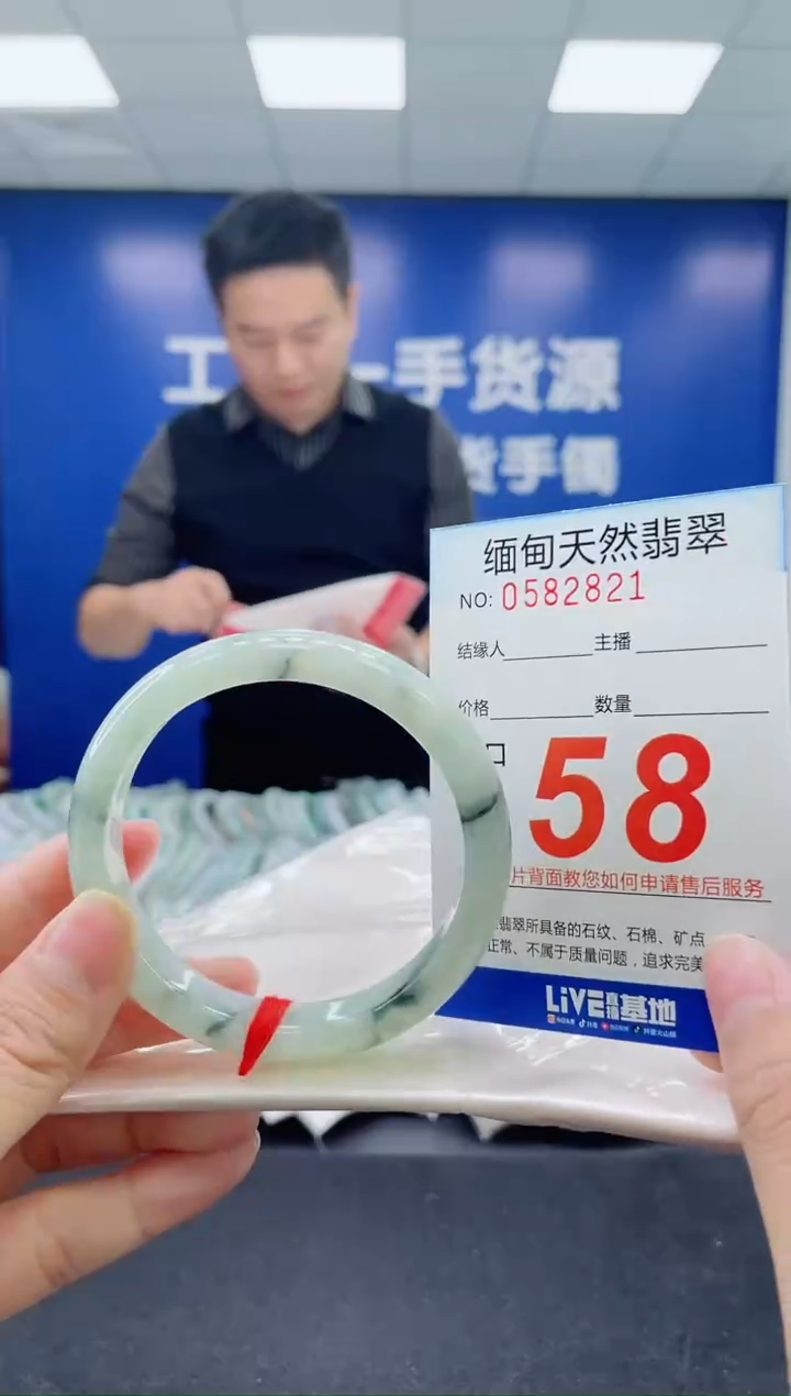 未镶嵌手镯翡翠天然翡翠手镯