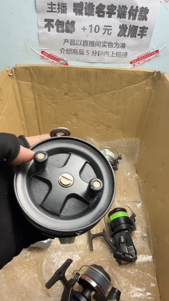 C****头亚钓鱼轮，微瑕孤品，成色，型号直播间讲解为准，看好再下单