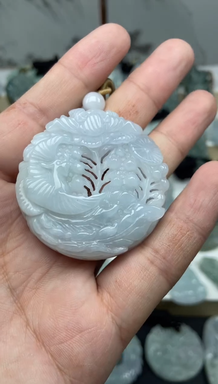 颈饰未镶嵌翡翠凤牌