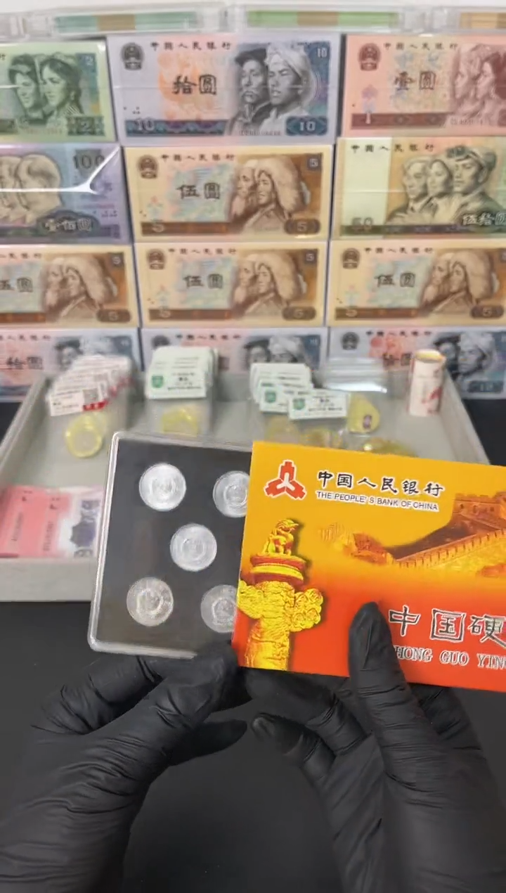 【闪购商品】11枚11个年份小金刚小套装