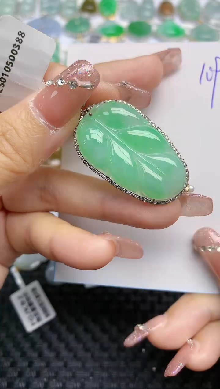 【闪购商品】翡翠颈饰18K金镶嵌天然A货翡翠 109