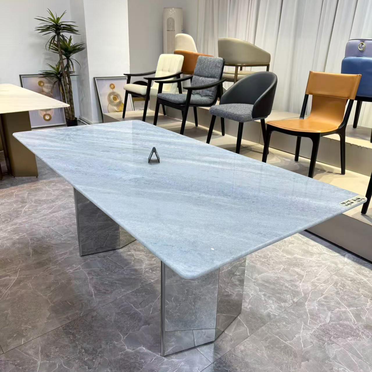 蓝水晶奢石餐桌大理石餐桌现代简约饭桌轻奢别墅豪宅高端餐桌