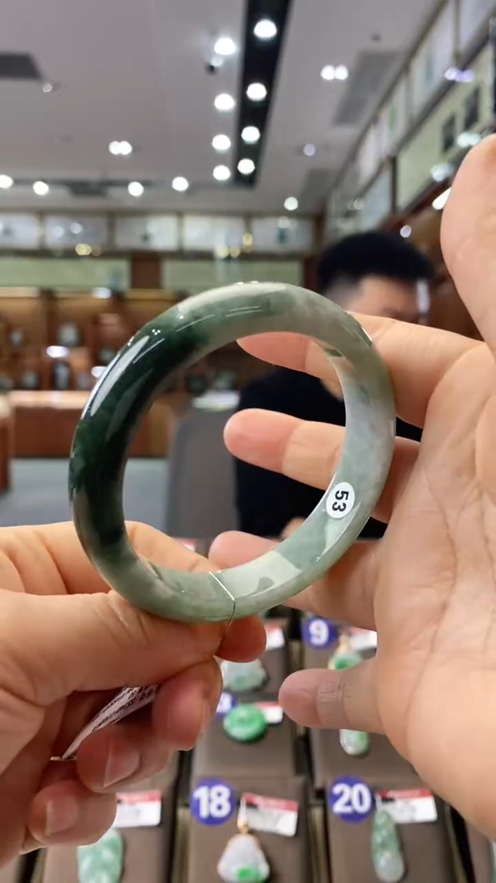 【闪购商品】翡翠手镯未镶嵌53正圈手镯