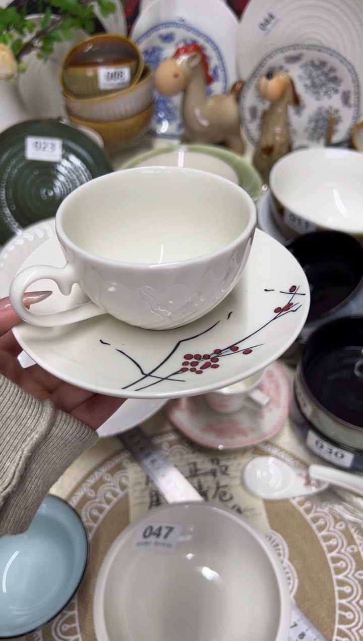 新骨瓷066瑕疵 螺旋 白   咖啡杯 +  山枣全标底碟 套装