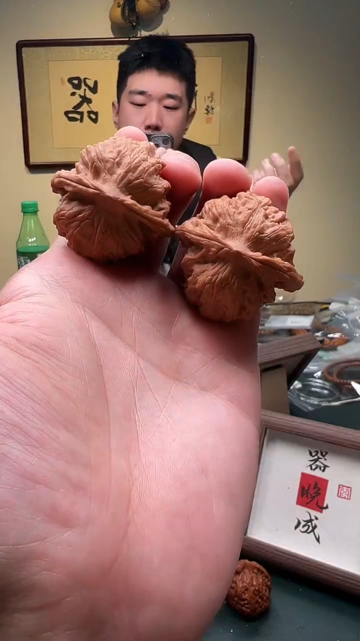 【闪购商品】文玩核桃把件41mm 野狼文玩核桃一对 18号