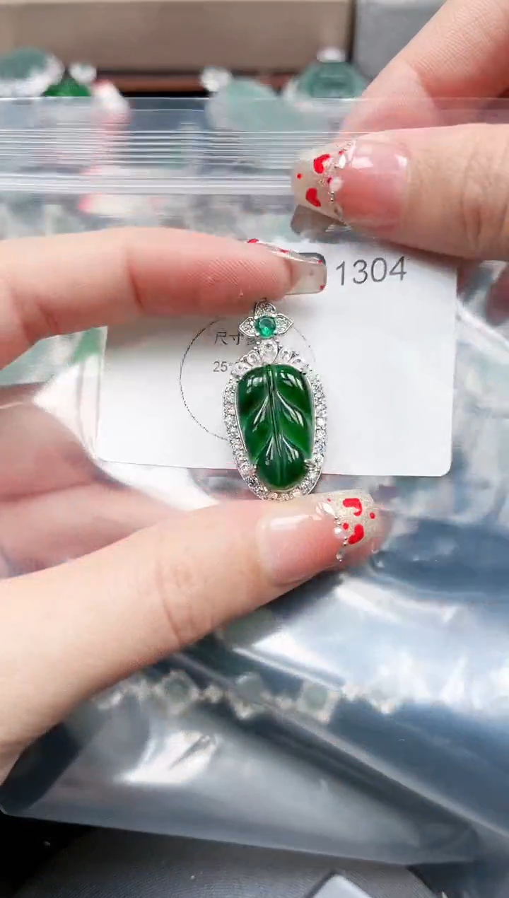 【闪购商品】翡翠颈饰未镶嵌1304赠皮绳