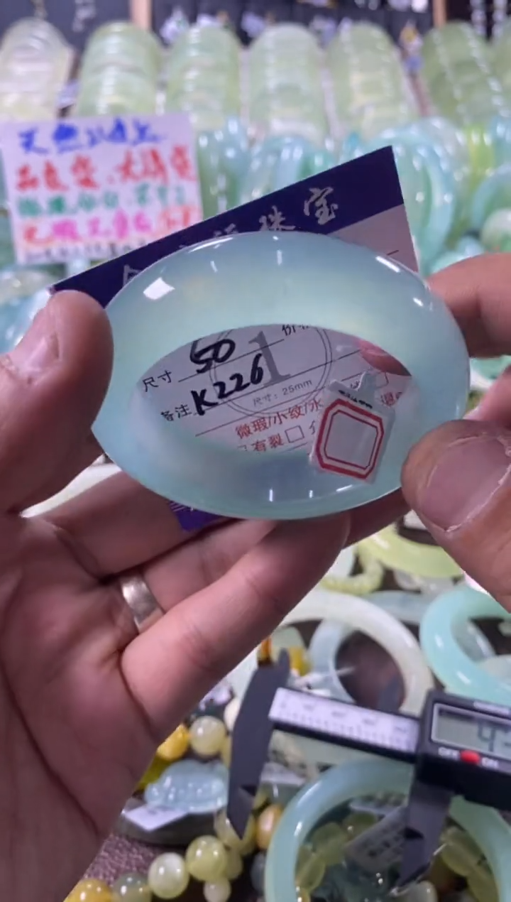 未镶嵌蛇纹石玉手镯1