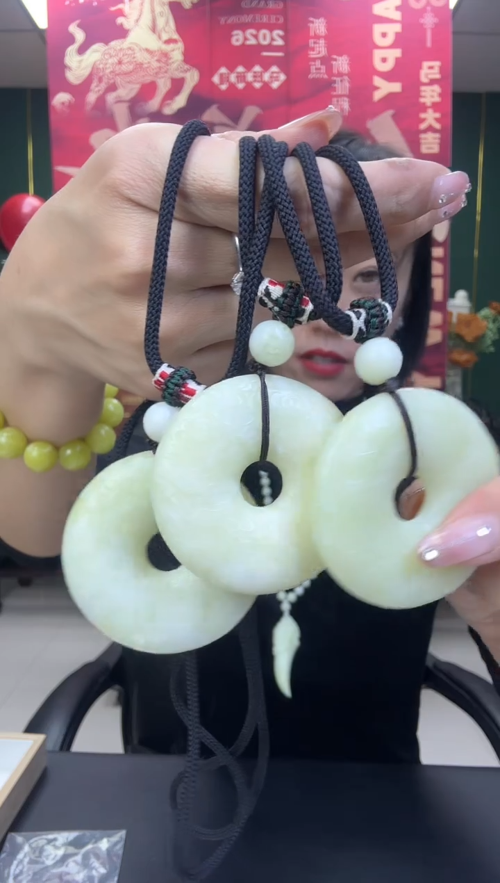 未镶嵌透闪石-蛇纹石玉项链辽玉祥云扣吊坠