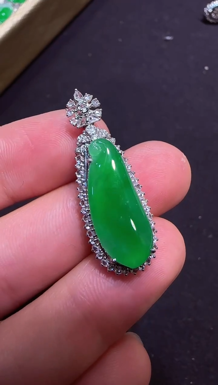 【闪购商品】翡翠吊坠(不含链)18K金镶嵌福瓜