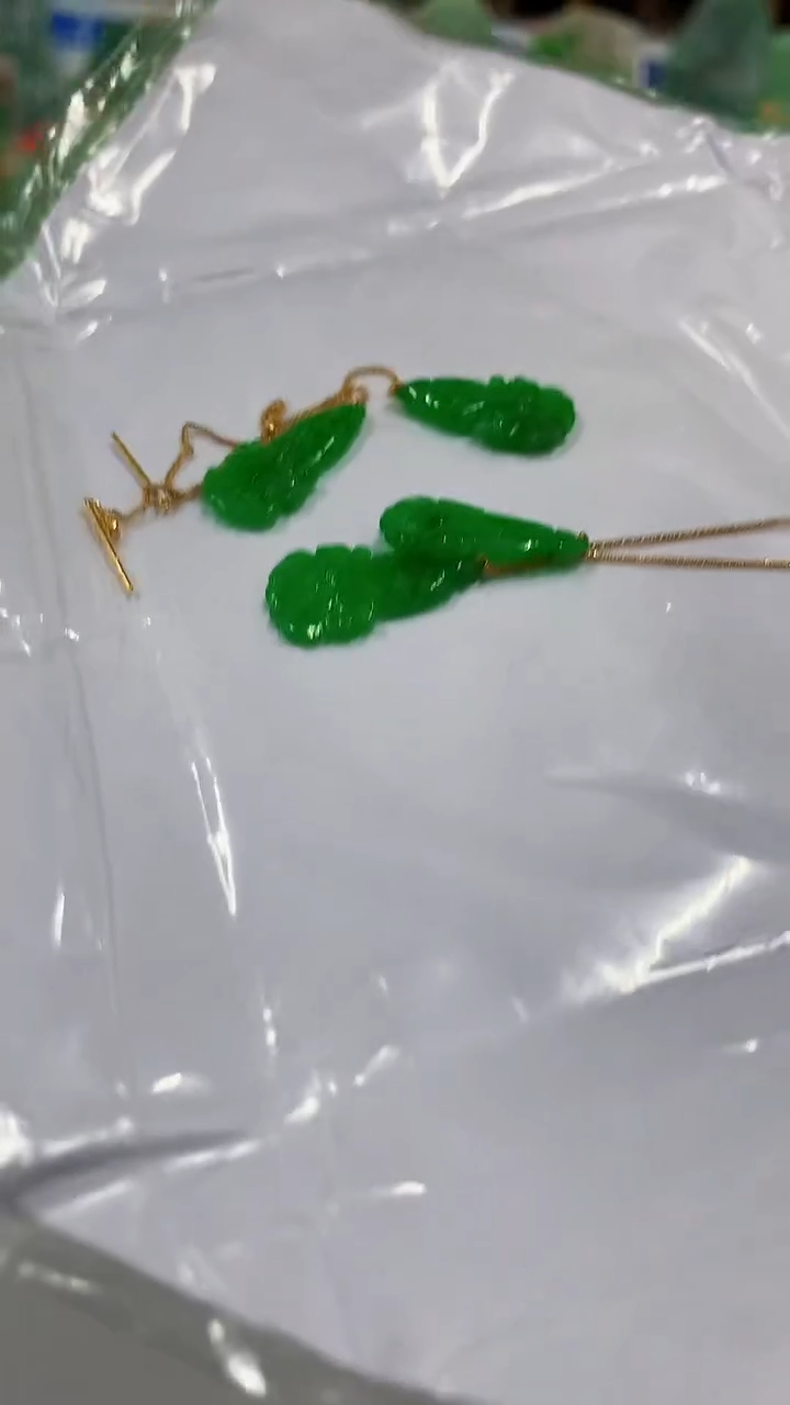 【闪购商品】翡翠吊坠(不含链)18K金镶嵌多样性发货其中一对发