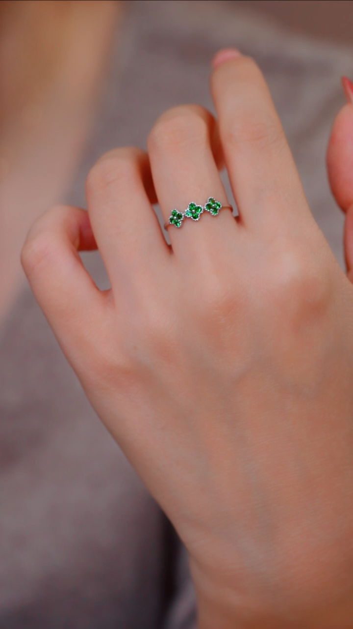 【闪购商品】石榴石（沙弗莱）戒指18K金镶嵌多样性发@@U8686