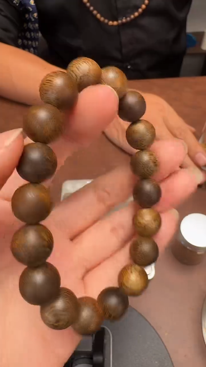 沉香手串莺歌绿奇楠单圈1.2的14克+