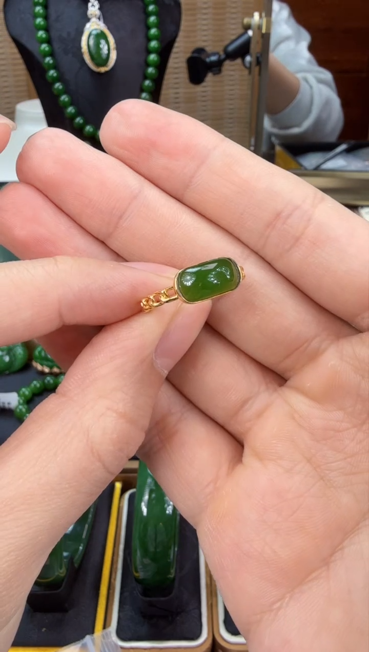 【闪购商品】和田玉（碧玉）戒指18K金镶嵌 