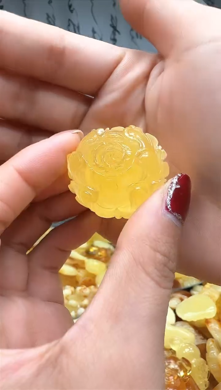 【闪购商品】琥珀裸石未镶嵌挂坠