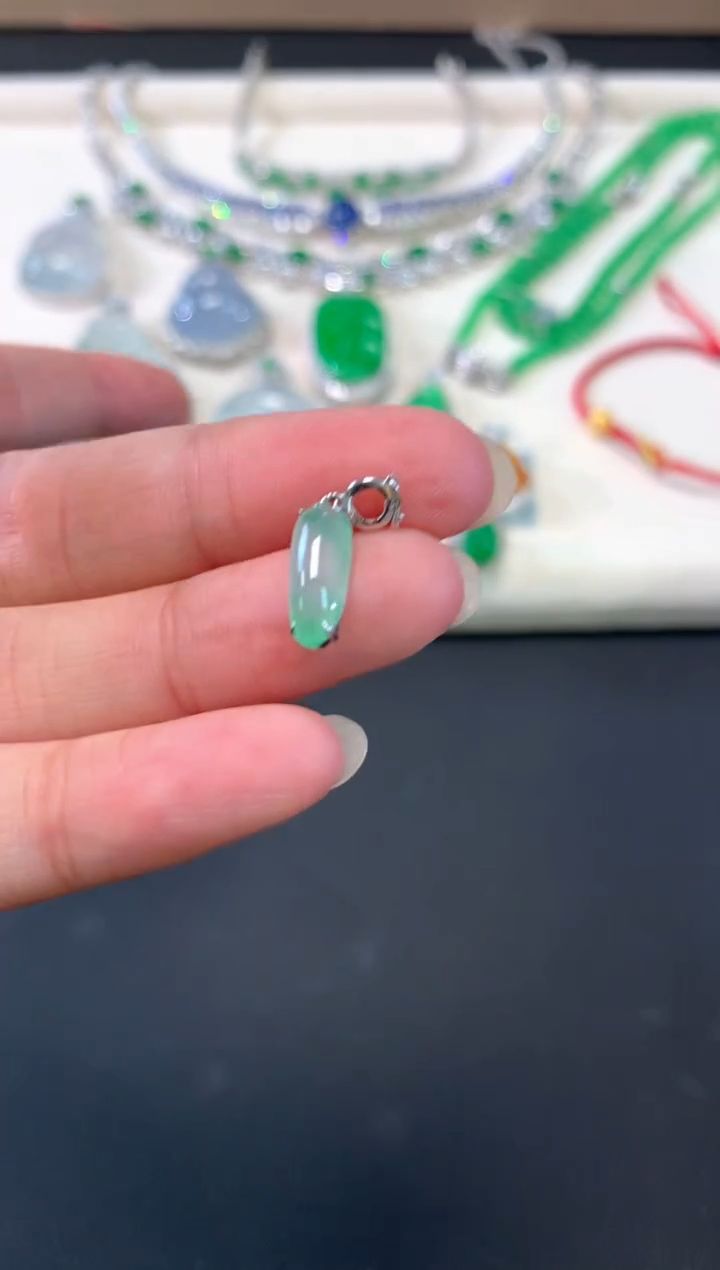 【闪购商品】翡翠吊坠(不含链)18K金镶嵌A177|580