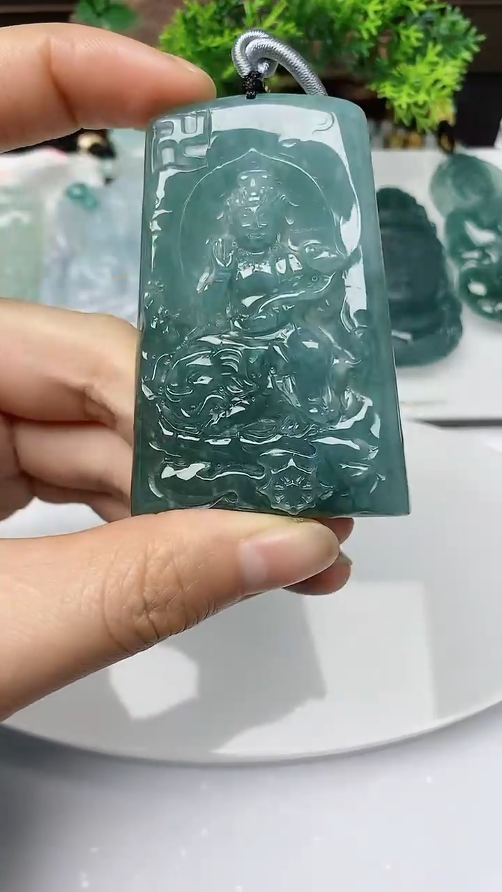【闪购商品】翡翠颈饰未镶嵌        