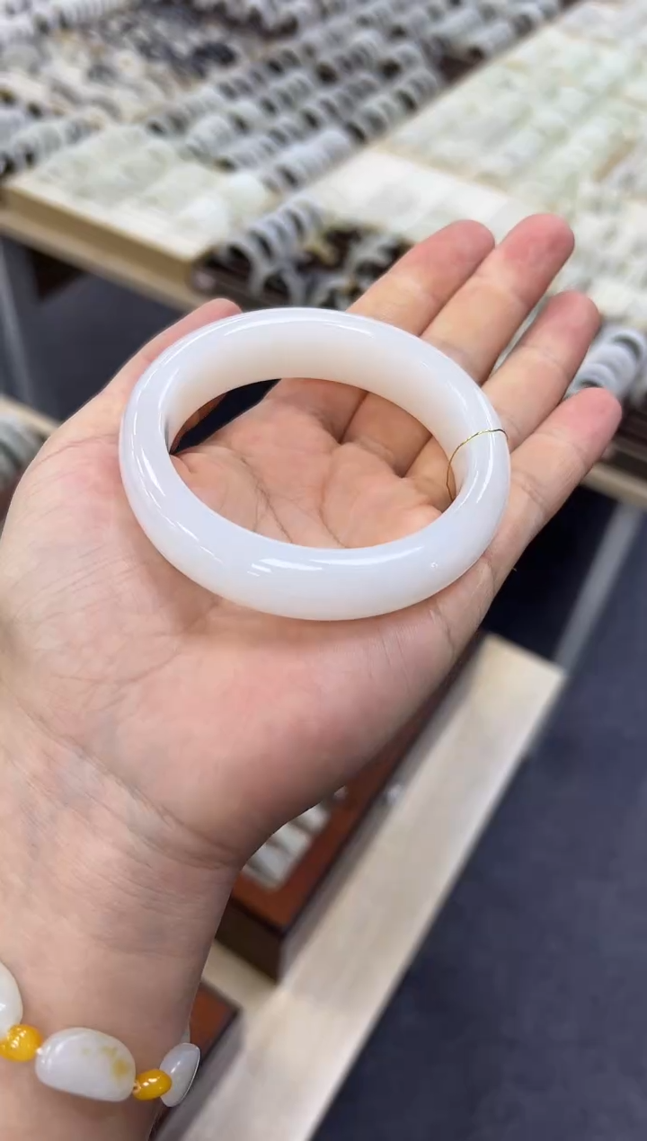 【闪购商品】和田玉手镯未镶嵌63  704