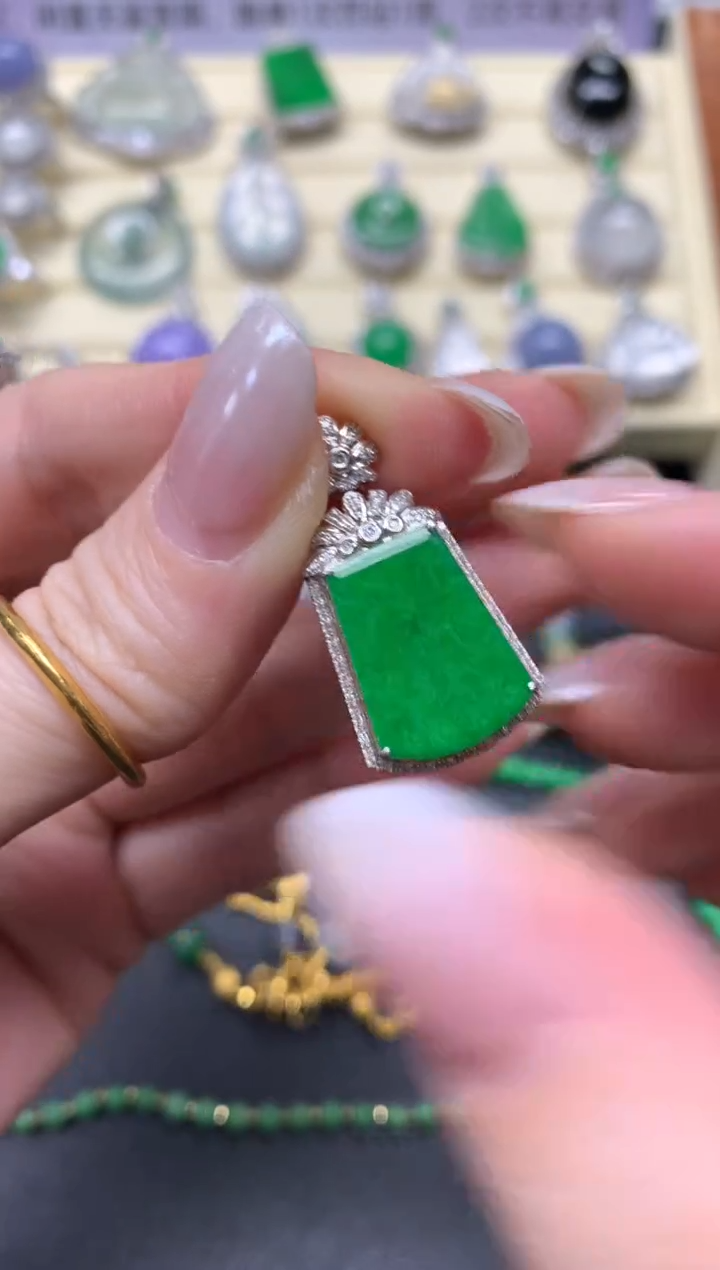 【闪购商品】翡翠吊坠(不含链)18K金镶嵌吊坠|3500+350