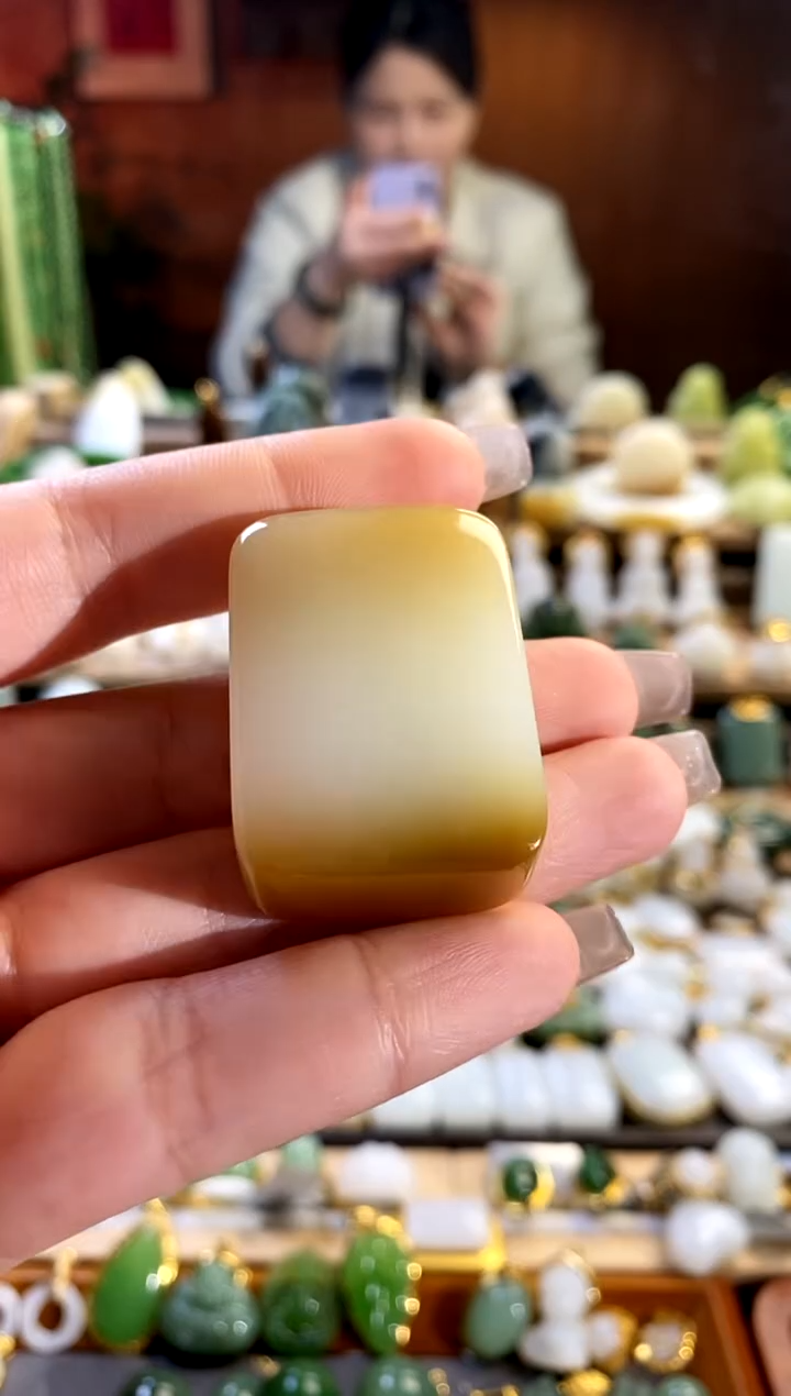 【闪购商品】和田玉吊坠未镶嵌。