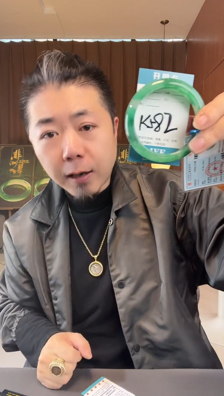 【闪购商品】石英质玉手镯未镶嵌非洲翠