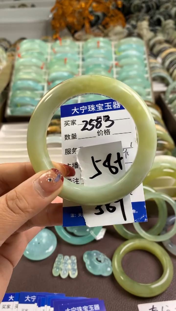 【闪购商品】蛇纹石玉手镯未镶嵌2583