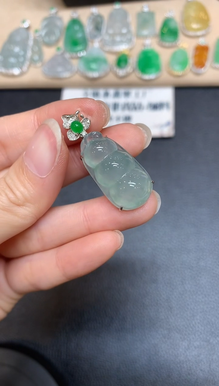 【闪购商品】翡翠颈饰18K金镶嵌福豆【无服务费