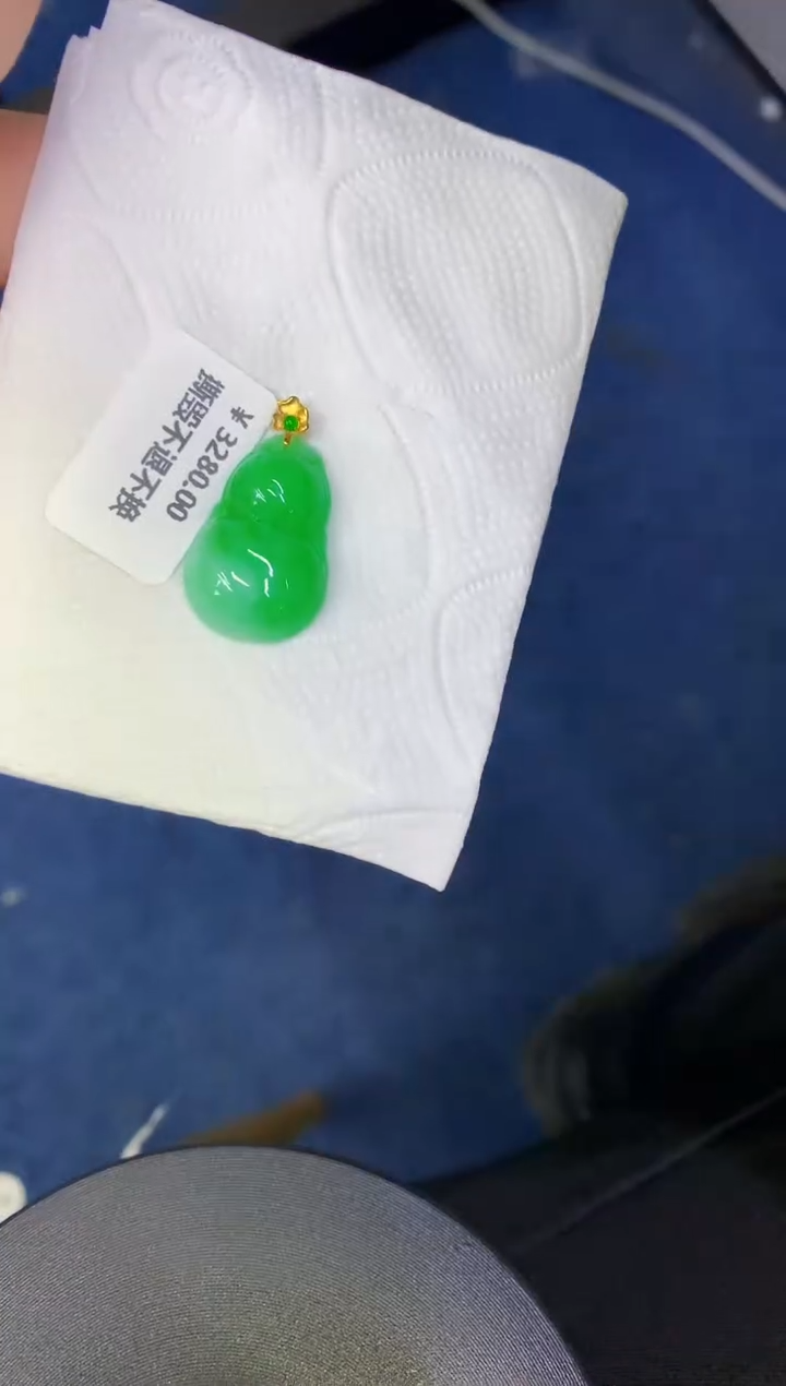 颈饰18K金镶嵌翡翠缅甸天然翡翠A货