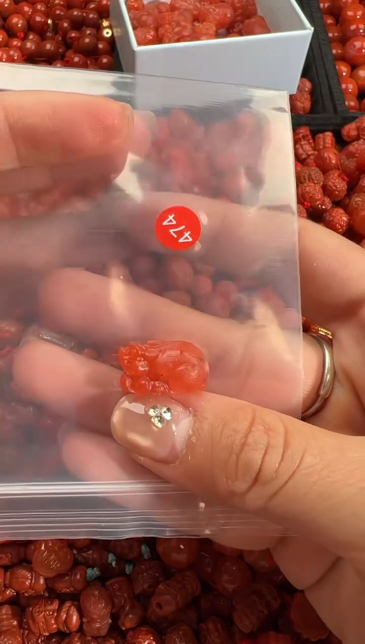 南红玛瑙合金颈饰1